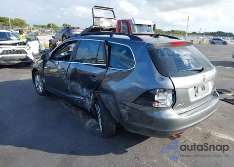 2014 Volkswagen Jetta Sportwagen 2.5L Se z USA, uszkodzony, nr VIN 3VWPP7AJ2EM614947